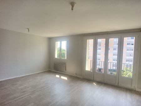 Appartement à louer - 3 pièces - 54 m2 - TROYES - 10 - CHAMPAGNE-ARDENNE