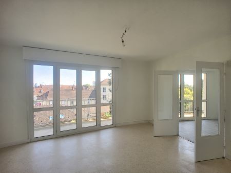 Appartement à louer - 2 pièces - 57 m2 - TROYES - 10 - CHAMPAGNE-ARDENNE