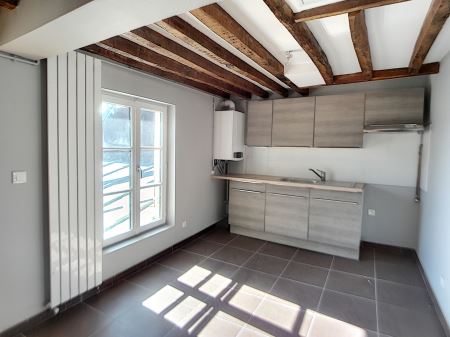Appartement à louer - 2 pièces - 60 m2 - TROYES - 10 - CHAMPAGNE-ARDENNE