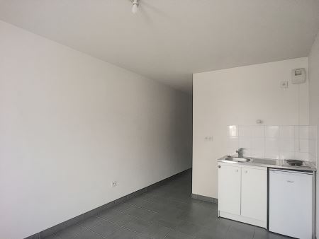 appartement à louer - 1 pièce - 25 m2 - TROYES - 10 - CHAMPAGNE-ARDENNE