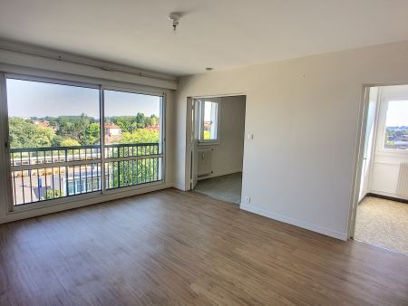 Appartement à louer - 2 pièces - 45 m2 - TROYES - 10 - CHAMPAGNE-ARDENNE