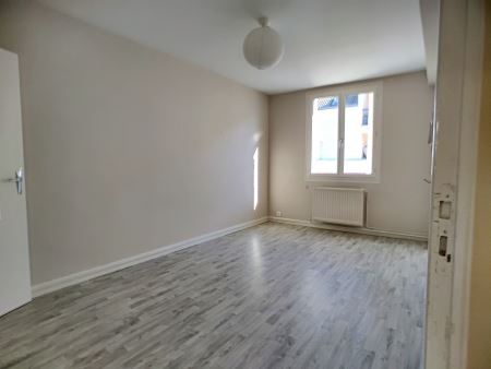Appartement à louer - 3 pièces - 66 m2 - TROYES - 10 - CHAMPAGNE-ARDENNE