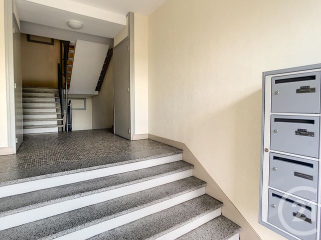 Afficher la photo en grand Appartement F3 à louer - 3 pièces - 64.0 m2 - ST ANDRE LES VERGERS - 10 - CHAMPAGNE-ARDENNE - Century 21 Martinot Immobilier