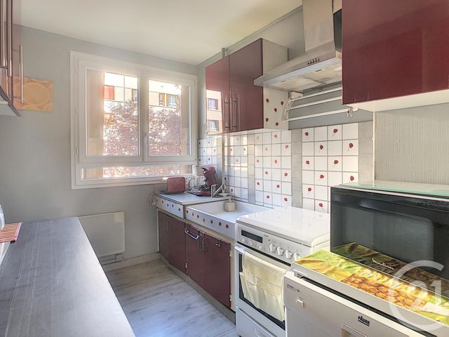 Afficher la photo en grand Appartement F3 à louer - 3 pièces - 64.0 m2 - ST ANDRE LES VERGERS - 10 - CHAMPAGNE-ARDENNE - Century 21 Martinot Immobilier