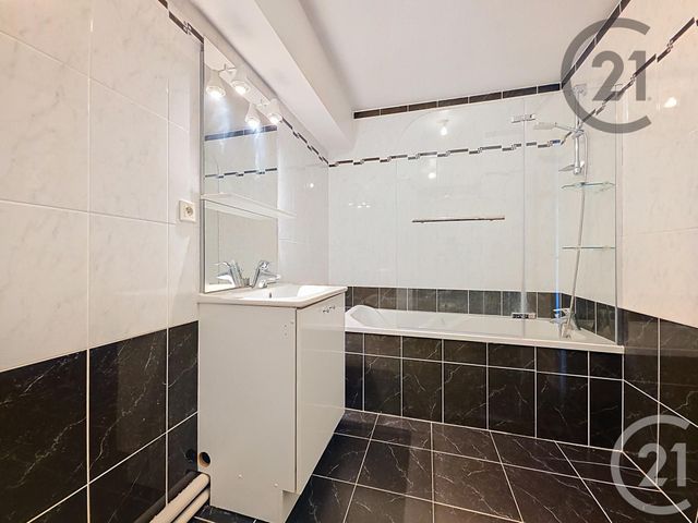 Appartement F2 à vendre - 2 pièces - 46.0 m2 - TROYES - 10 - CHAMPAGNE-ARDENNE - Century 21 Martinot Immobilier