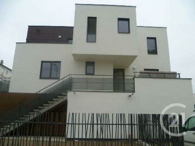 Afficher la photo en grand Appartement F4 à louer - 4 pièces - 101.0 m2 - ROMILLY SUR SEINE - 10 - CHAMPAGNE-ARDENNE - Century 21 Martinot Immobilier
