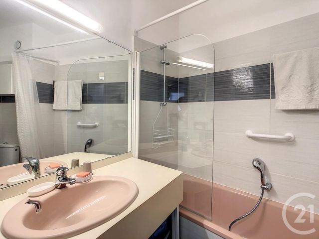 Appartement F4 à louer - 3 pièces - 55.0 m2 - STE SAVINE - 10 - CHAMPAGNE-ARDENNE - Century 21 Martinot Immobilier