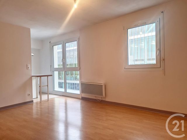 Appartement F1 à louer - 1 pièce - 23.0 m2 - TROYES - 10 - CHAMPAGNE-ARDENNE - Century 21 Martinot Immobilier