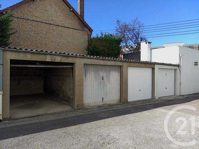 parking à louer - 15.0 m2 - ST ANDRE LES VERGERS - 10 - CHAMPAGNE-ARDENNE - Century 21 Martinot Immobilier