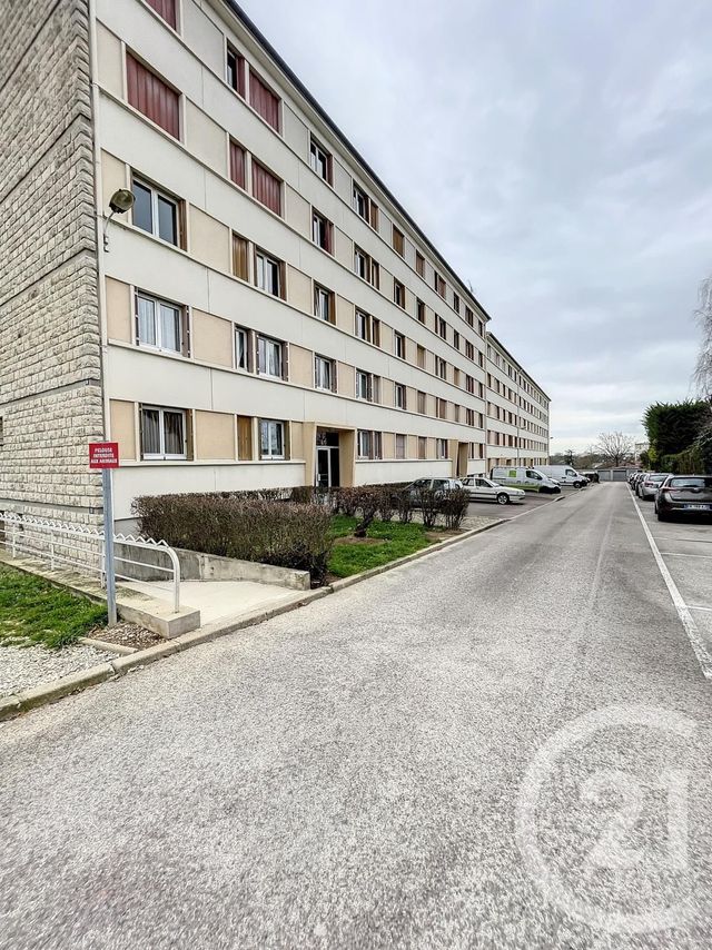 appartement à louer - 3 pièces - 65.9 m2 - ST ANDRE LES VERGERS - 10 - CHAMPAGNE-ARDENNE - Century 21 Martinot Immobilier