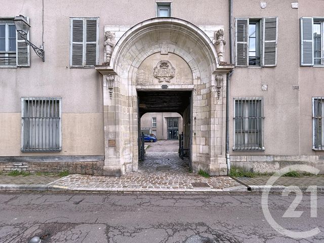 Afficher la photo en grand Appartement à vendre - 5 pièces - 110.0 m2 - TROYES - 10 - CHAMPAGNE-ARDENNE - Century 21 Martinot Immobilier