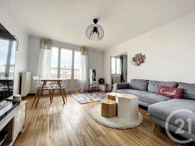 Appartement F4 à louer - 4 pièces - 72.77 m2 - ST ANDRE LES VERGERS - 10 - CHAMPAGNE-ARDENNE - Century 21 Martinot Immobilier