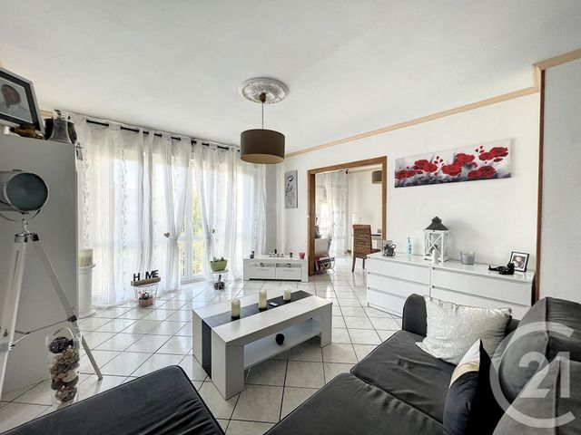 Appartement T4 à vendre - 4 pièces - 77.94 m2 - ST ANDRE LES VERGERS - 10 - CHAMPAGNE-ARDENNE - Century 21 Martinot Immobilier