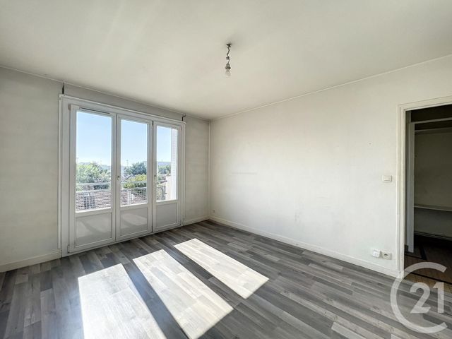Appartement F3 à vendre - 3 pièces - 56.3 m2 - ST ANDRE LES VERGERS - 10 - CHAMPAGNE-ARDENNE - Century 21 Martinot Immobilier
