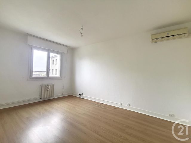 Appartement T2 à louer - 2 pièces - 66.0 m2 - TROYES - 10 - CHAMPAGNE-ARDENNE - Century 21 Martinot Immobilier