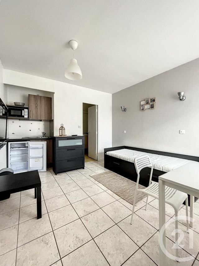 Studio à louer - 1 pièce - 17.08 m2 - STE SAVINE - 10 - CHAMPAGNE-ARDENNE - Century 21 Martinot Immobilier