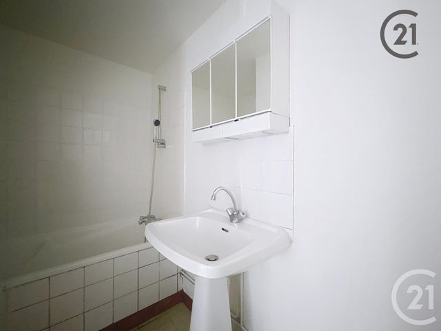 Afficher la photo en grand Appartement F1 à louer - 1 pièce - 34.2 m2 - TROYES - 10 - CHAMPAGNE-ARDENNE - Century 21 Martinot Immobilier