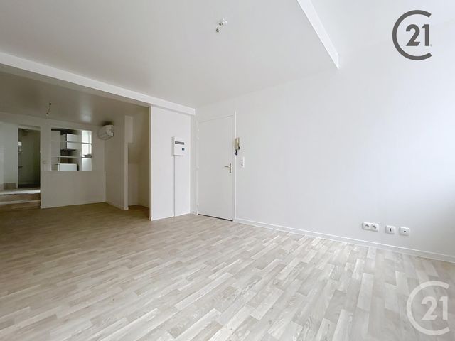 Afficher la photo en grand Appartement F1 à louer - 1 pièce - 34.2 m2 - TROYES - 10 - CHAMPAGNE-ARDENNE - Century 21 Martinot Immobilier