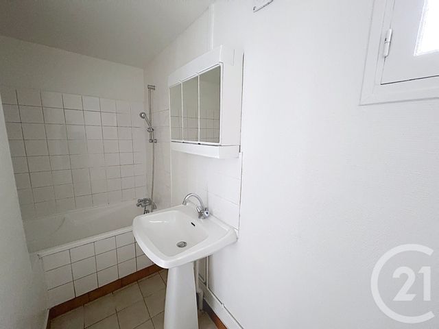 Appartement F1 à louer - 1 pièce - 34.2 m2 - TROYES - 10 - CHAMPAGNE-ARDENNE - Century 21 Martinot Immobilier