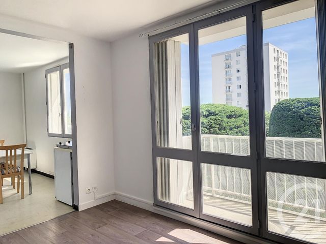 Appartement Studio à louer - 1 pièce - 35.0 m2 - TROYES - 10 - CHAMPAGNE-ARDENNE - Century 21 Martinot Immobilier