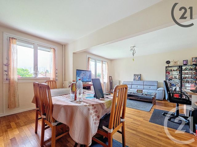 Afficher la photo en grand Appartement F4 à vendre - 4 pièces - 73.43 m2 - ST ANDRE LES VERGERS - 10 - CHAMPAGNE-ARDENNE - Century 21 Martinot Immobilier