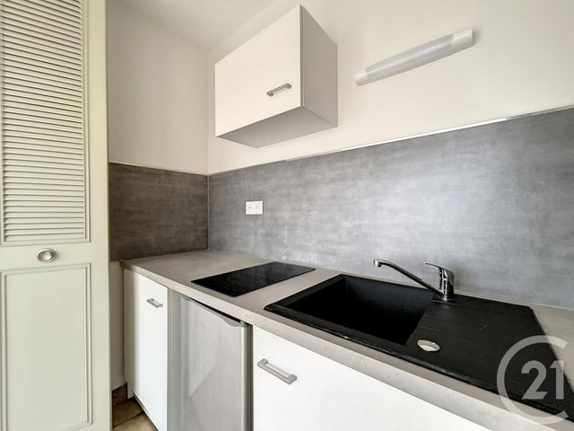 Appartement F1 à louer - 1 pièce - 33.0 m2 - TROYES - 10 - CHAMPAGNE-ARDENNE - Century 21 Martinot Immobilier