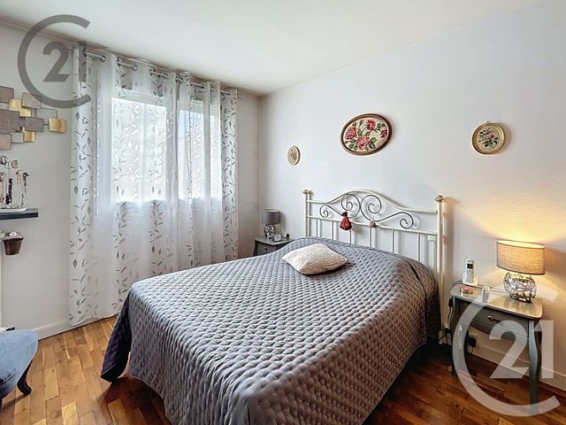 Appartement F5 à vendre - 5 pièces - 89.74 m2 - ST ANDRE LES VERGERS - 10 - CHAMPAGNE-ARDENNE - Century 21 Martinot Immobilier