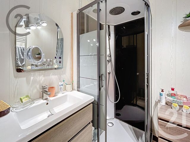 Appartement F5 à vendre - 5 pièces - 89.74 m2 - ST ANDRE LES VERGERS - 10 - CHAMPAGNE-ARDENNE - Century 21 Martinot Immobilier