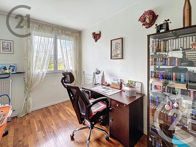 Appartement F5 à vendre - 5 pièces - 89.74 m2 - ST ANDRE LES VERGERS - 10 - CHAMPAGNE-ARDENNE - Century 21 Martinot Immobilier