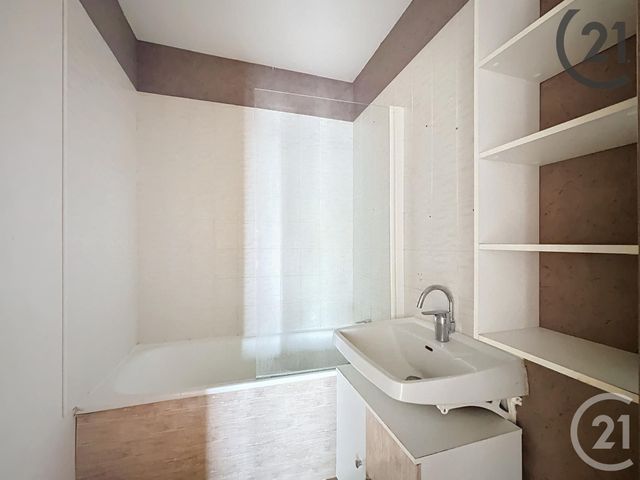 Afficher la photo en grand Appartement T2 à vendre - 2 pièces - 48.97 m2 - TROYES - 10 - CHAMPAGNE-ARDENNE - Century 21 Martinot Immobilier