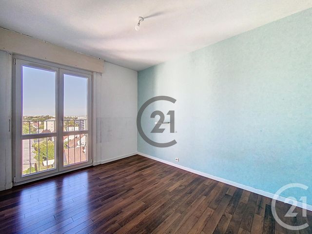 Appartement T4 à vendre - 4 pièces - 75.67 m2 - ST ANDRE LES VERGERS - 10 - CHAMPAGNE-ARDENNE - Century 21 Martinot Immobilier