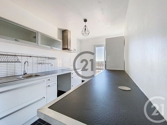 Appartement T4 à vendre - 4 pièces - 75.67 m2 - ST ANDRE LES VERGERS - 10 - CHAMPAGNE-ARDENNE - Century 21 Martinot Immobilier