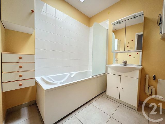 Appartement T3 à louer - 4 pièces - 71.7 m2 - TROYES - 10 - CHAMPAGNE-ARDENNE - Century 21 Martinot Immobilier