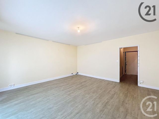 Appartement F1 à louer - 1 pièce - 38.0 m2 - TROYES - 10 - CHAMPAGNE-ARDENNE - Century 21 Martinot Immobilier