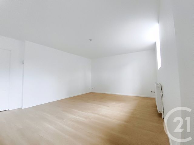 Afficher la photo en grand Appartement F3 à louer - 3 pièces - 69.3 m2 - TROYES - 10 - CHAMPAGNE-ARDENNE - Century 21 Martinot Immobilier