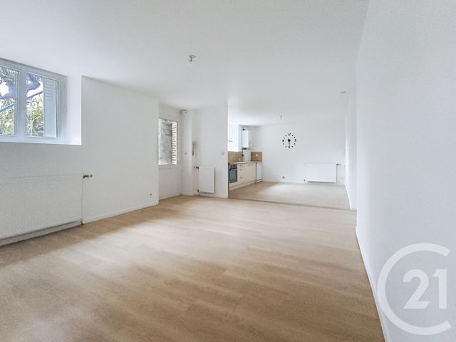 Afficher la photo en grand Appartement F3 à louer - 3 pièces - 69.3 m2 - TROYES - 10 - CHAMPAGNE-ARDENNE - Century 21 Martinot Immobilier
