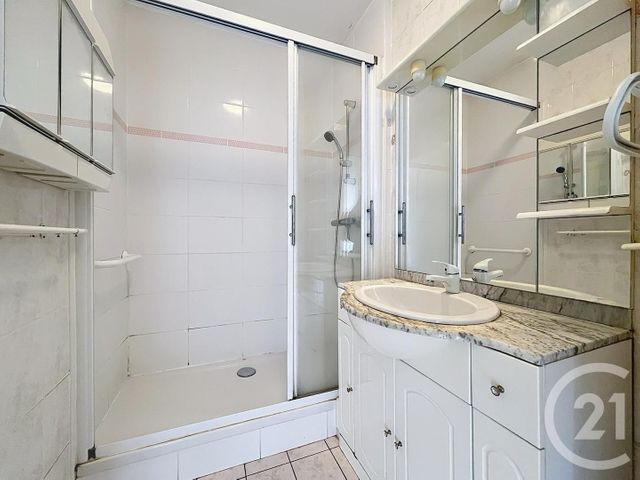 Afficher la photo en grand Appartement F2 à vendre - 2 pièces - 49.74 m2 - LA CHAPELLE ST LUC - 10 - CHAMPAGNE-ARDENNE - Century 21 Martinot Immobilier