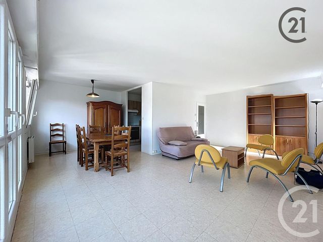 Afficher la photo en grand Appartement T4 à vendre - 4 pièces - 76.7 m2 - TROYES - 10 - CHAMPAGNE-ARDENNE - Century 21 Martinot Immobilier