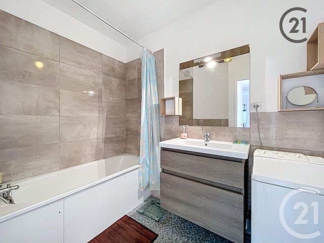 Afficher la photo en grand Appartement T4 à vendre - 4 pièces - 76.7 m2 - TROYES - 10 - CHAMPAGNE-ARDENNE - Century 21 Martinot Immobilier