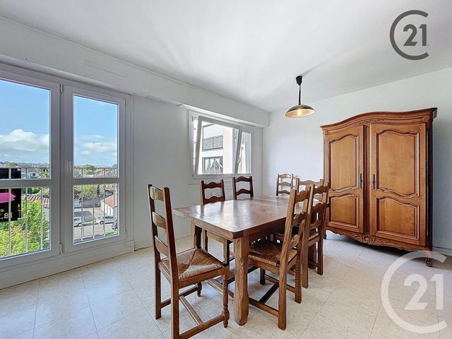 Afficher la photo en grand Appartement T4 à vendre - 4 pièces - 76.7 m2 - TROYES - 10 - CHAMPAGNE-ARDENNE - Century 21 Martinot Immobilier