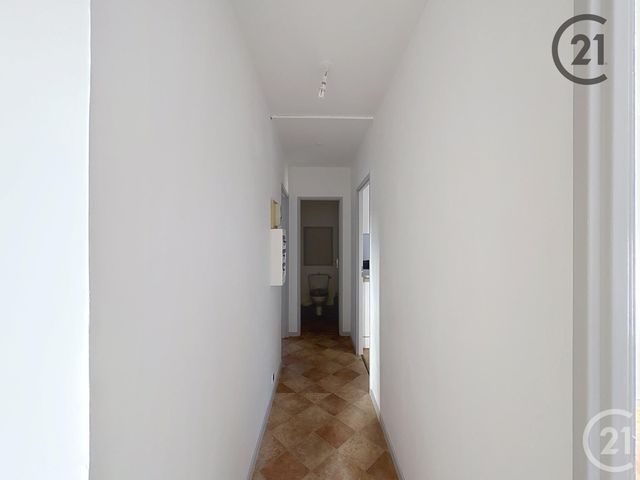 Appartement T3 à louer - 3 pièces - 67.0 m2 - ST ANDRE LES VERGERS - 10 - CHAMPAGNE-ARDENNE - Century 21 Martinot Immobilier