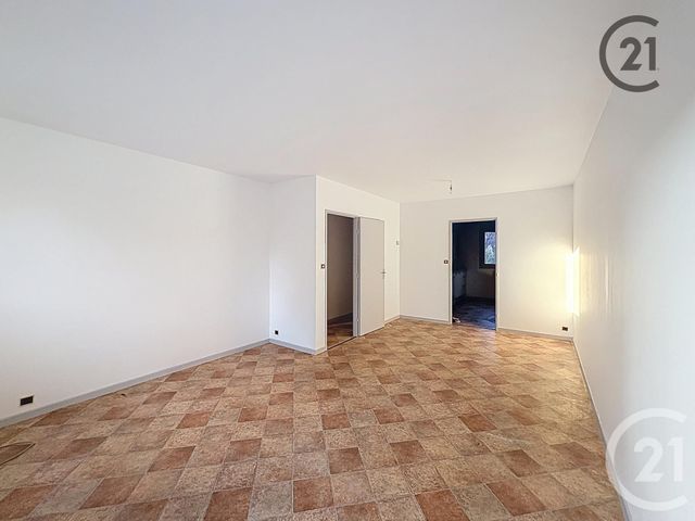 Appartement T3 à louer - 3 pièces - 67.0 m2 - ST ANDRE LES VERGERS - 10 - CHAMPAGNE-ARDENNE - Century 21 Martinot Immobilier