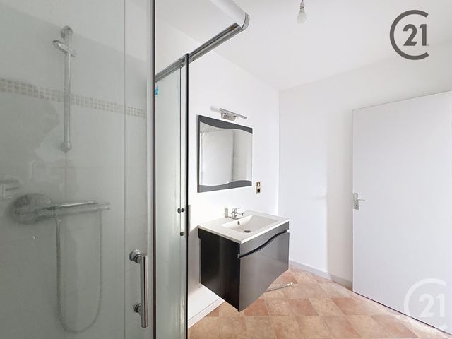 Appartement T3 à louer - 3 pièces - 67.0 m2 - ST ANDRE LES VERGERS - 10 - CHAMPAGNE-ARDENNE - Century 21 Martinot Immobilier