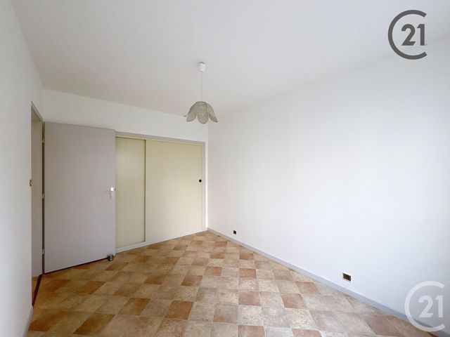 Appartement T3 à louer - 3 pièces - 67.0 m2 - ST ANDRE LES VERGERS - 10 - CHAMPAGNE-ARDENNE - Century 21 Martinot Immobilier