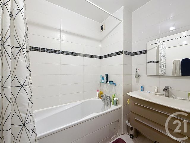 Appartement à vendre - 4 pièces - 80.0 m2 - TROYES - 10 - CHAMPAGNE-ARDENNE - Century 21 Martinot Immobilier