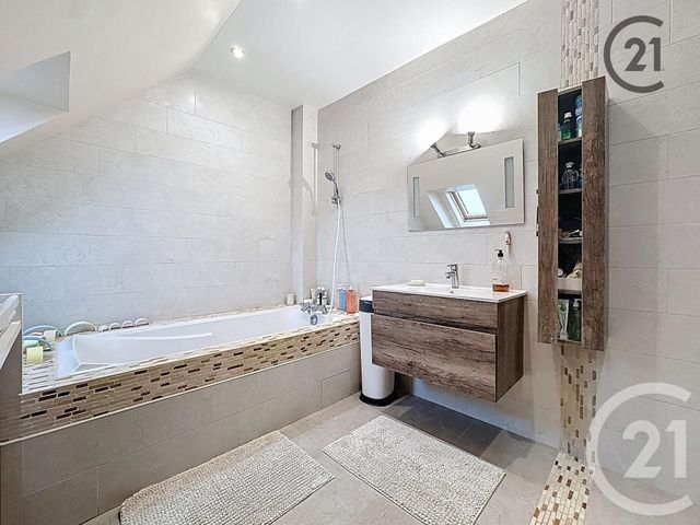 maison à vendre - 6 pièces - 128.0 m2 - ST ANDRE LES VERGERS - 10 - CHAMPAGNE-ARDENNE - Century 21 Martinot Immobilier