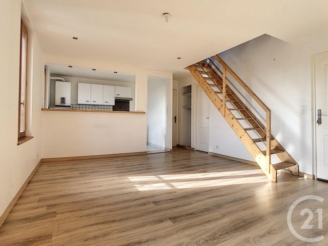 Appartement F2 à louer - 2 pièces - 68.0 m2 - STE SAVINE - 10 - CHAMPAGNE-ARDENNE - Century 21 Martinot Immobilier