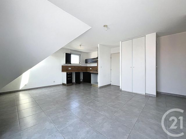 Appartement à louer - 2 pièces - 44.0 m2 - LA CHAPELLE ST LUC - 10 - CHAMPAGNE-ARDENNE - Century 21 Martinot Immobilier