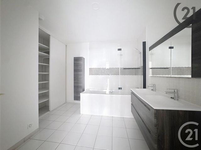 Afficher la photo en grand Appartement à vendre - 8 pièces - 150.86 m2 - TROYES - 10 - CHAMPAGNE-ARDENNE - Century 21 Martinot Immobilier