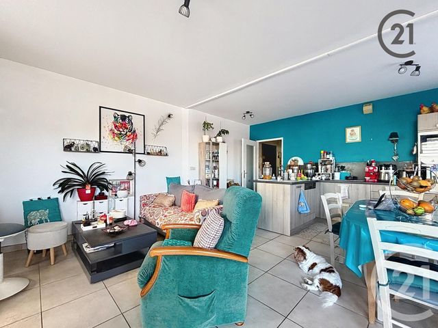 Afficher la photo en grand Appartement T4 à vendre - 4 pièces - 59.85 m2 - TROYES - 10 - CHAMPAGNE-ARDENNE - Century 21 Martinot Immobilier